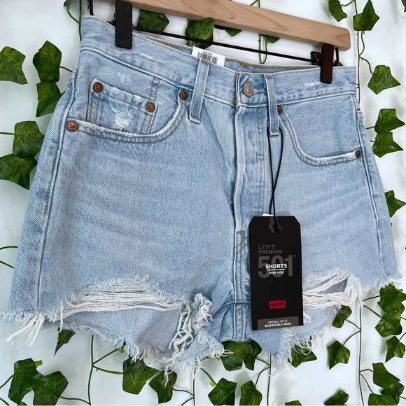 NWT Levi’s High Rise 501 Denim Shorts Size 28 - Picture 2 of 8